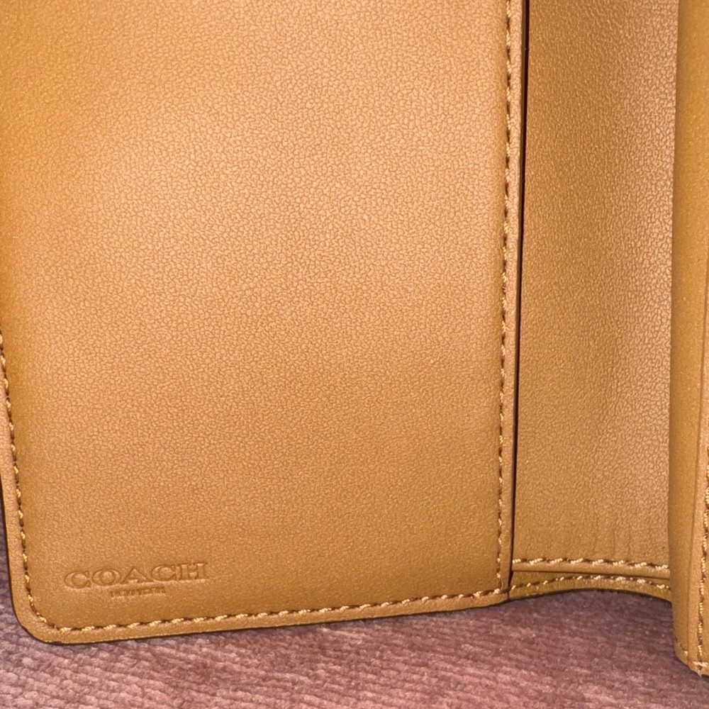 🐎👡🐻🥥Coach Beige and Brown Card Holder - Picture 3 of 12